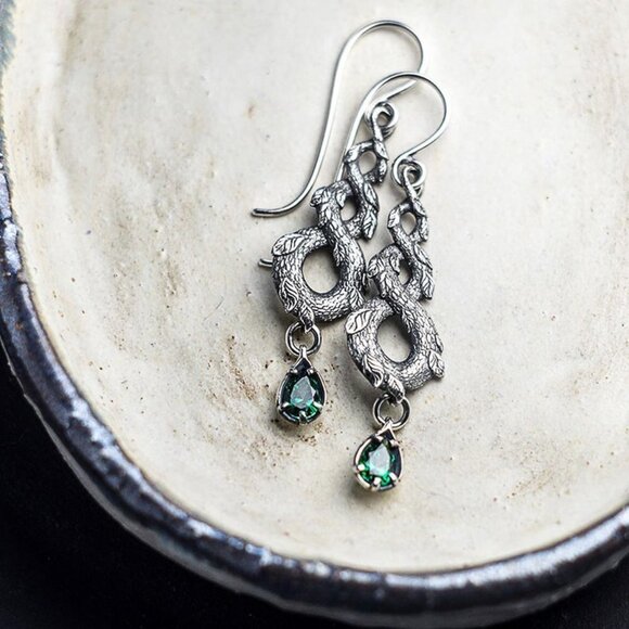 💞 Ethnic Twisted Retro Silver Waterdrop Emerald Gemstone Leaf Earring UNVN1248 - Picture 1 of 6